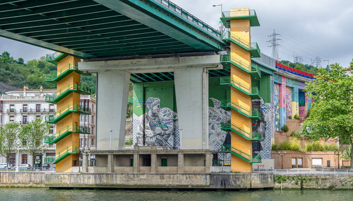 Streets full of murals  - facts about Bilbao